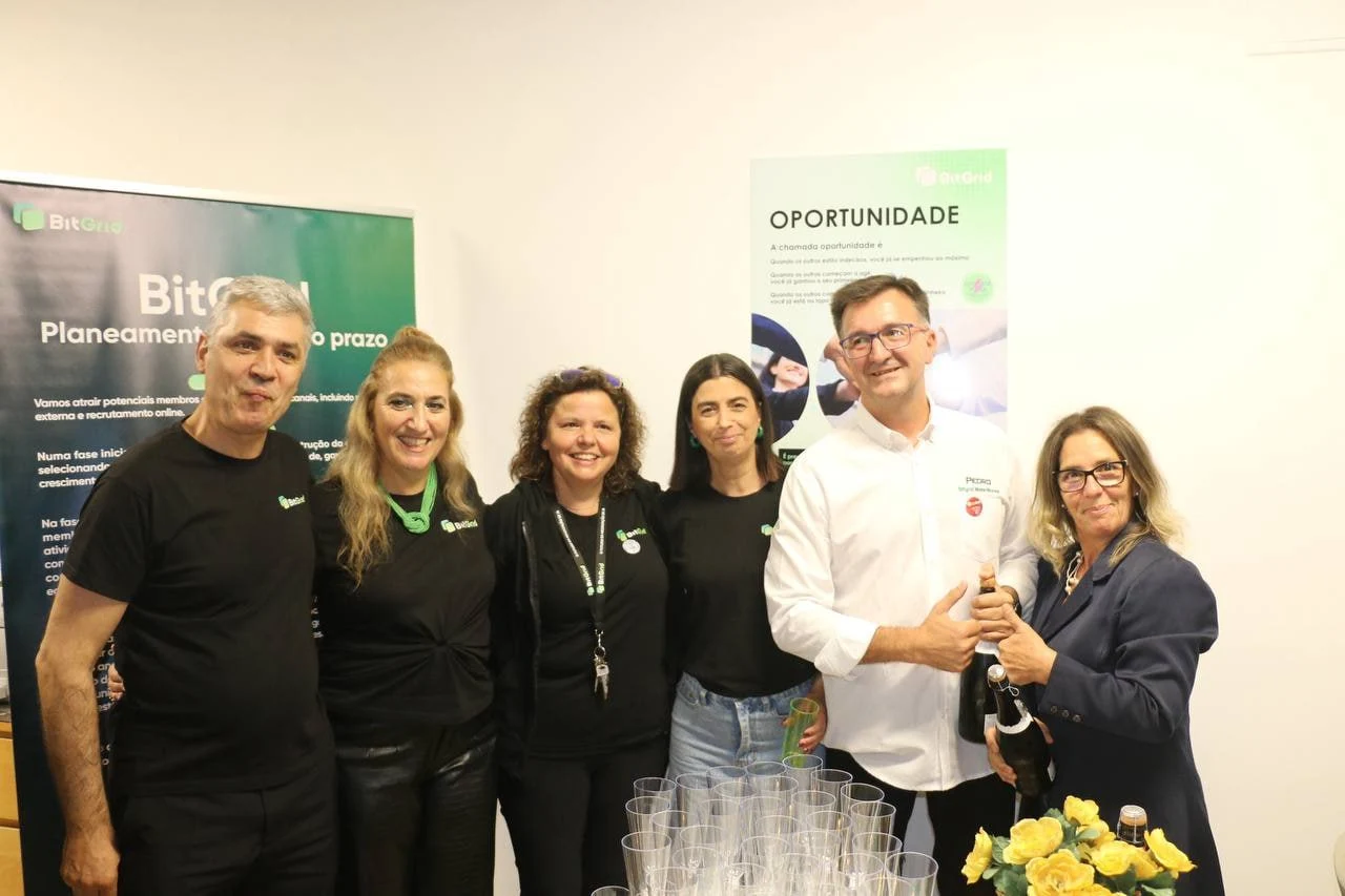 Equipa BitGrid Portugal celebra abertura oficial